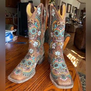CAVENDERS SIZE 7.5 B EMBROIDERED SQUARE TOE WESTERN BOOTS HARDLY WORN